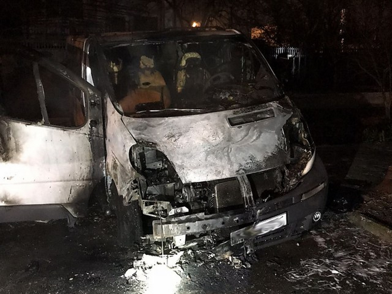 Ночью в Корабельном районе сгорел «Opel Vivaro»