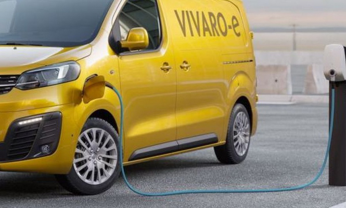 Opel впервые демонстрирует электрическую версию своего минибуса Vivaro