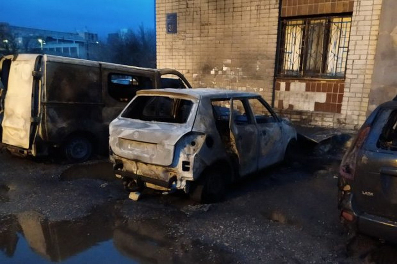 В Харькове сгорело четыре автомобиля